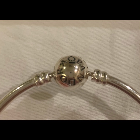 Authentic Pandora Bangle Unique Snowflake - Picture 5 of 5